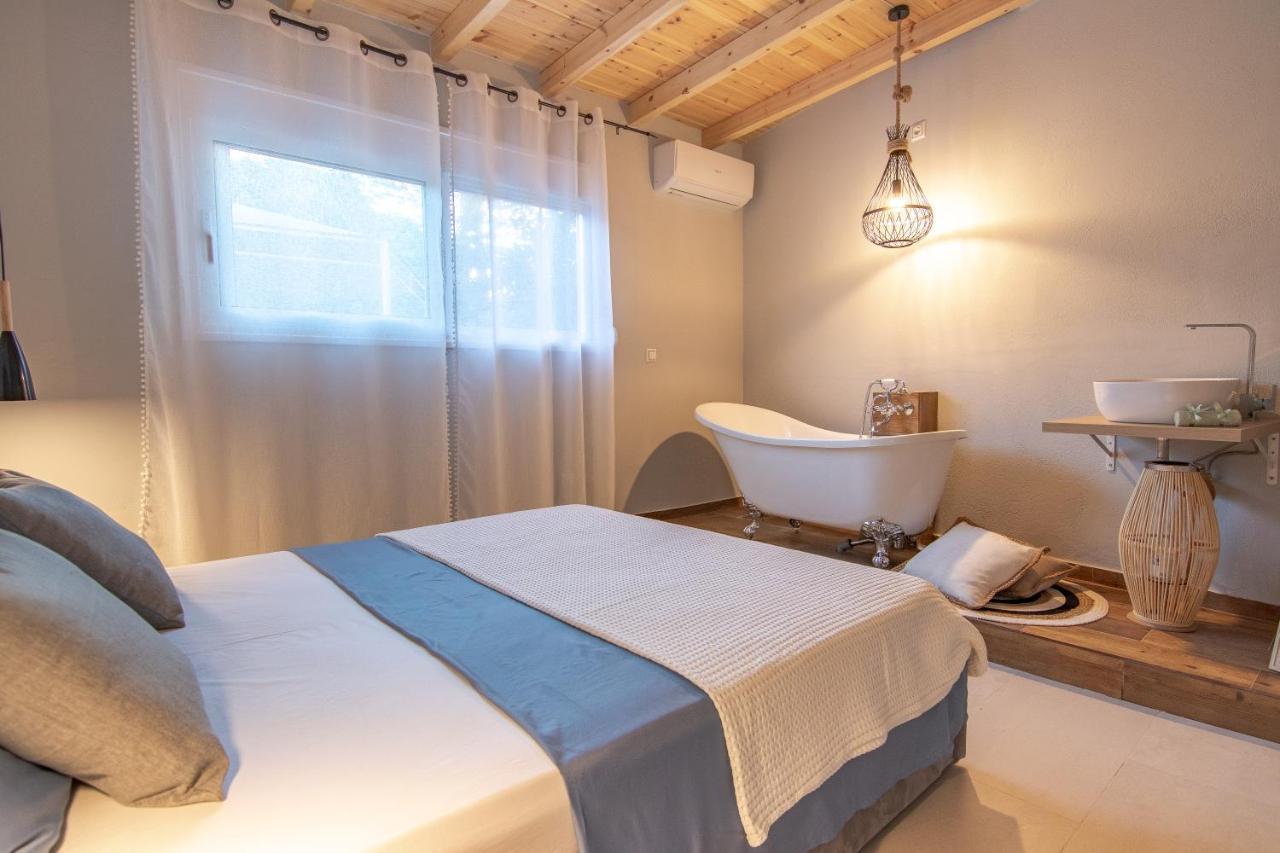 Georgianna'S Suite With Private Pool , 'Blank Suite' Charokopio ภายนอก รูปภาพ
